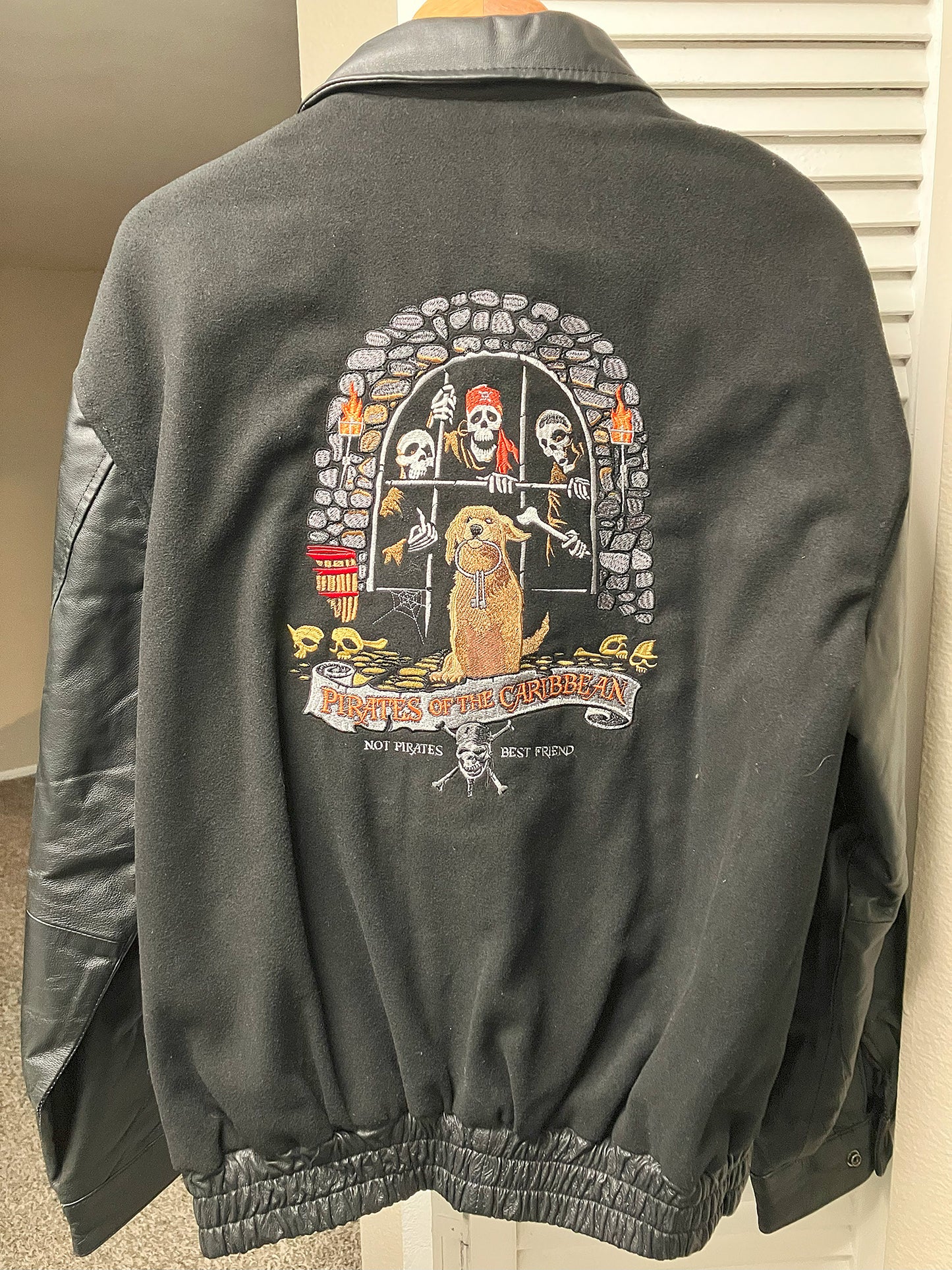 Disney Pirates of the Caribbean - Dog with Key - Illuminated Fiber Optic Jacket - Rare Limited Edition